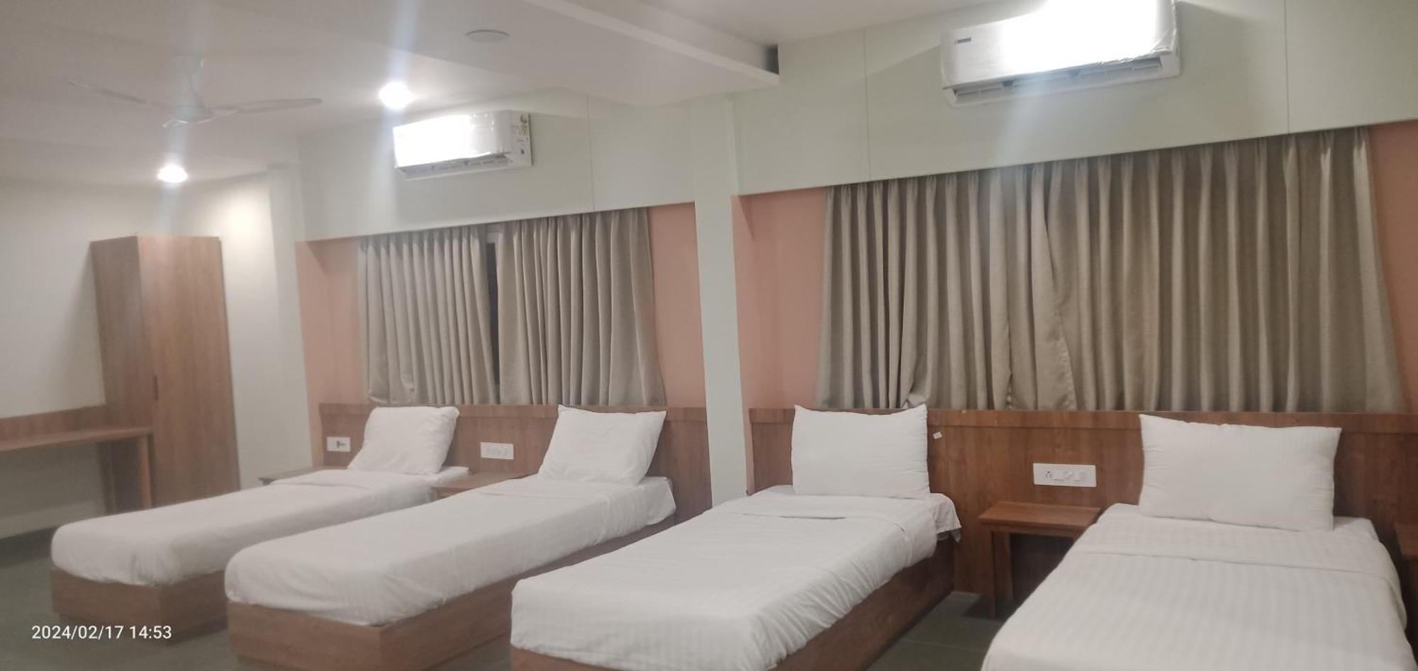 Hotel Ashray Ujjain Extérieur photo