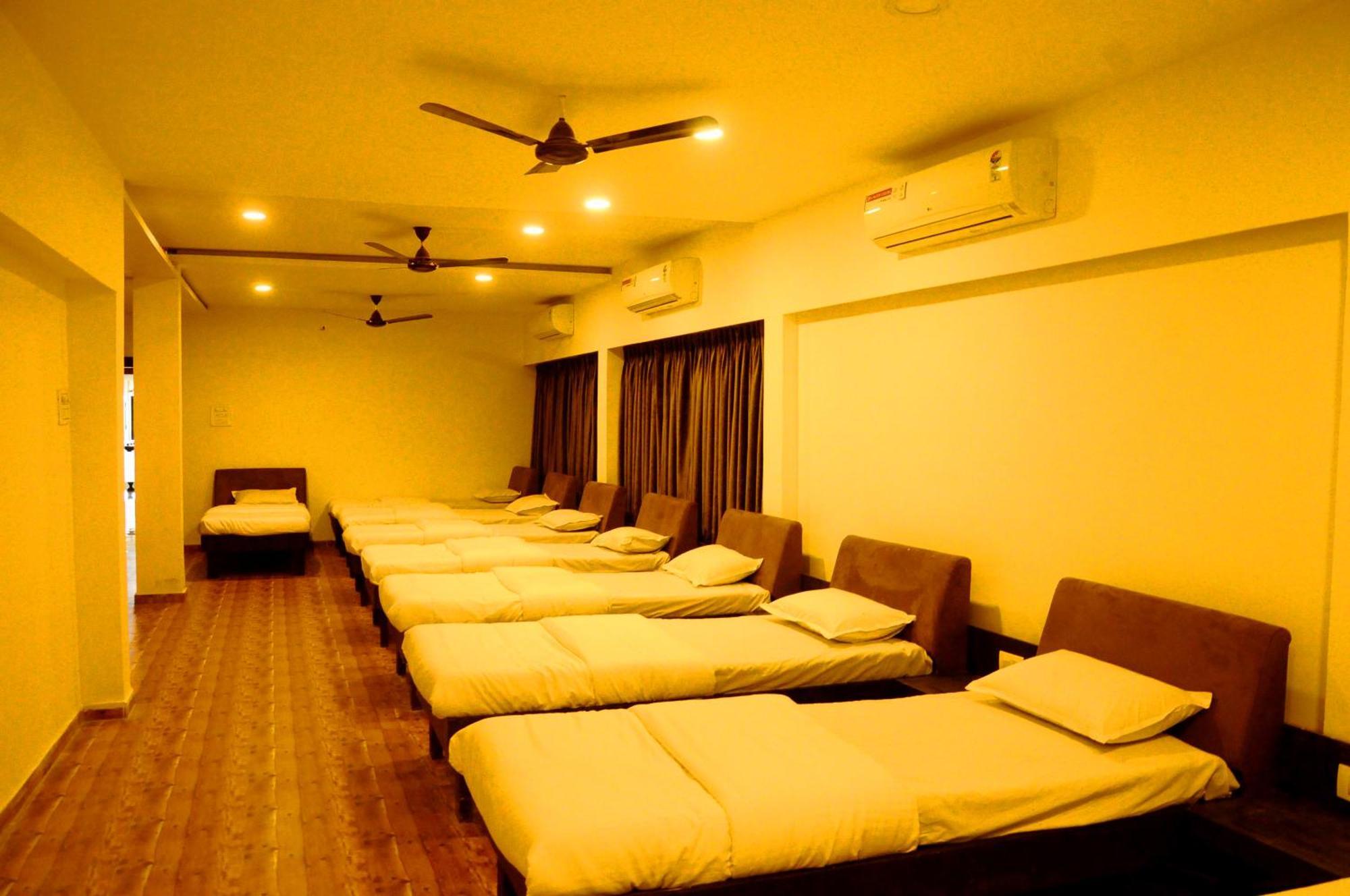 Hotel Ashray Ujjain Extérieur photo