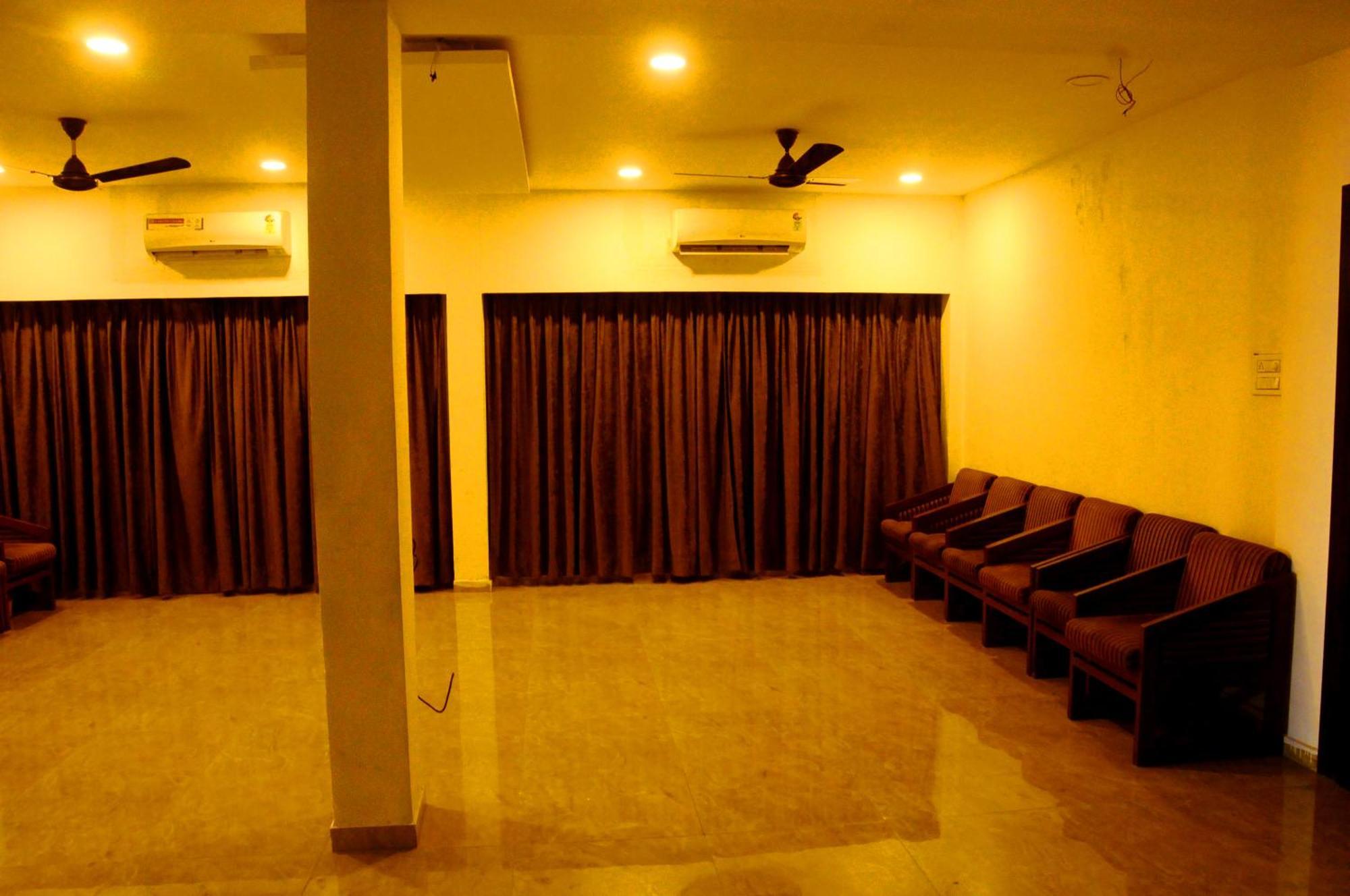 Hotel Ashray Ujjain Extérieur photo