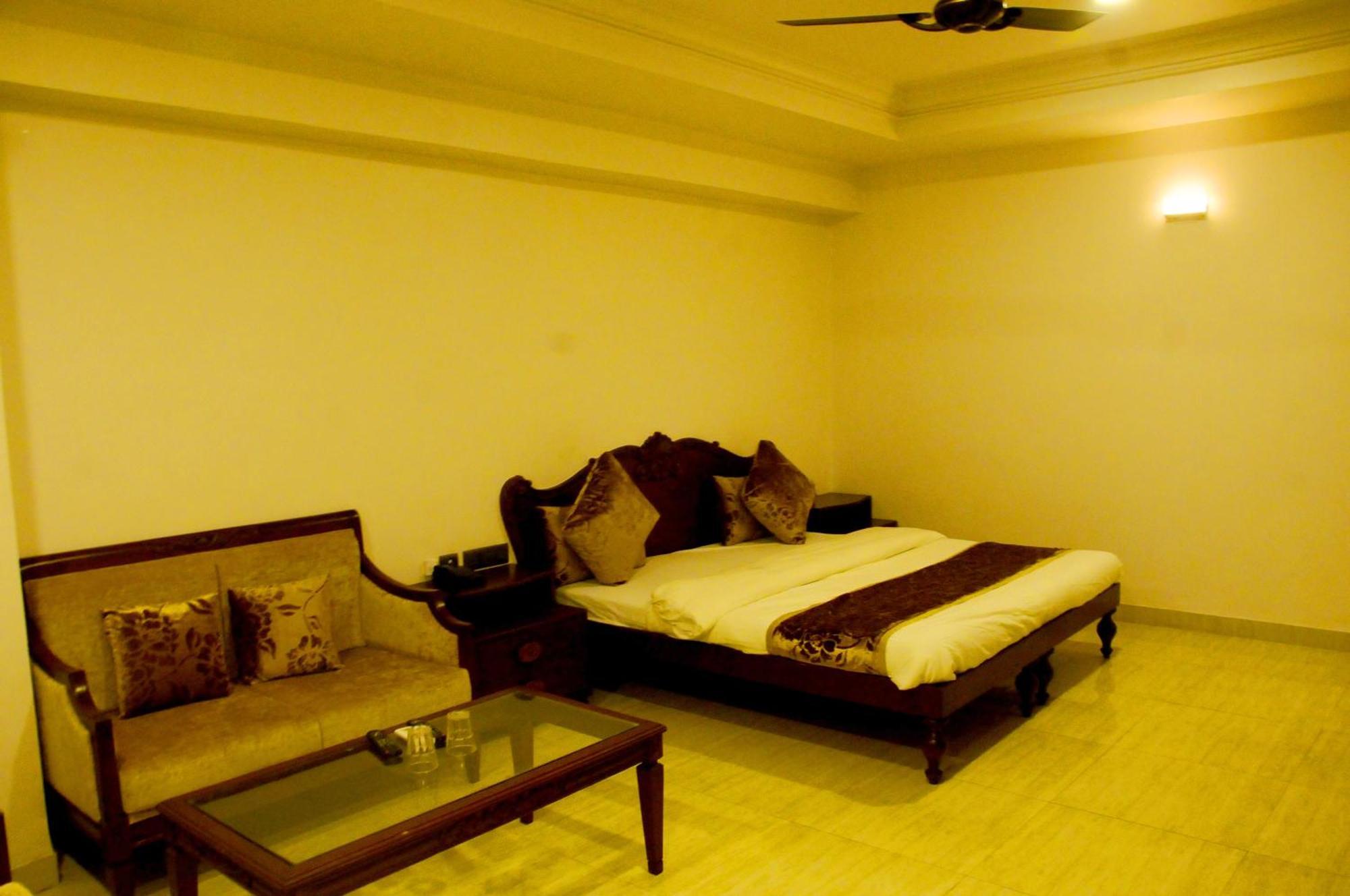 Hotel Ashray Ujjain Extérieur photo