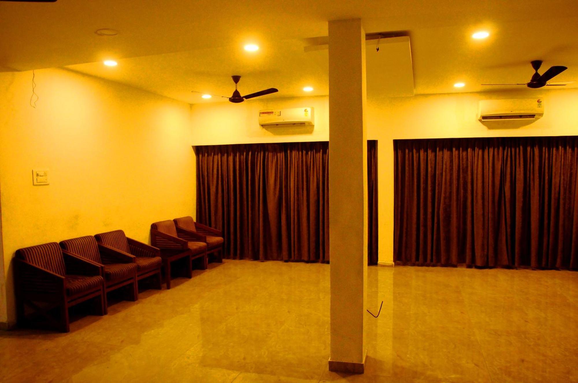 Hotel Ashray Ujjain Extérieur photo