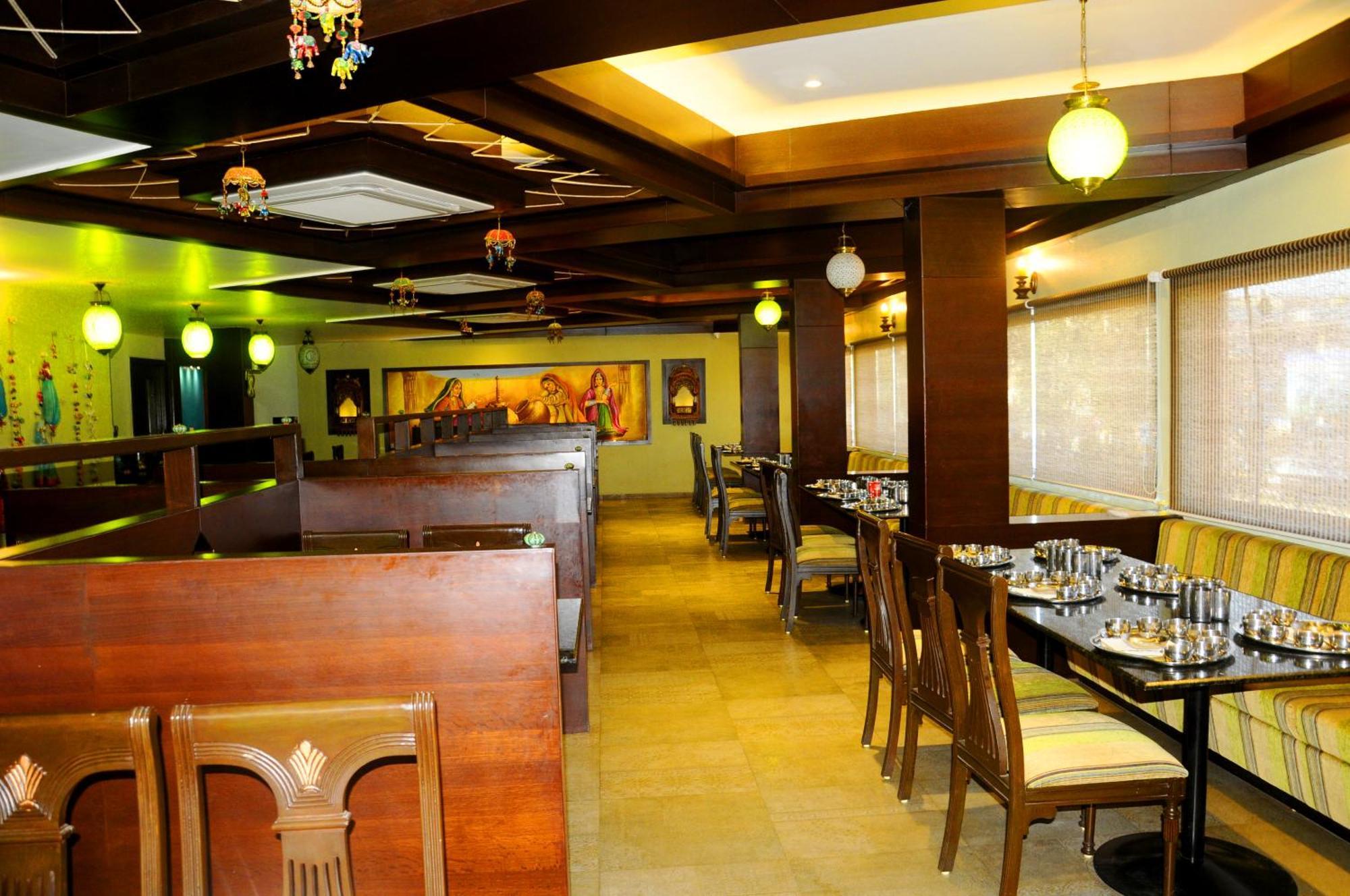 Hotel Ashray Ujjain Extérieur photo
